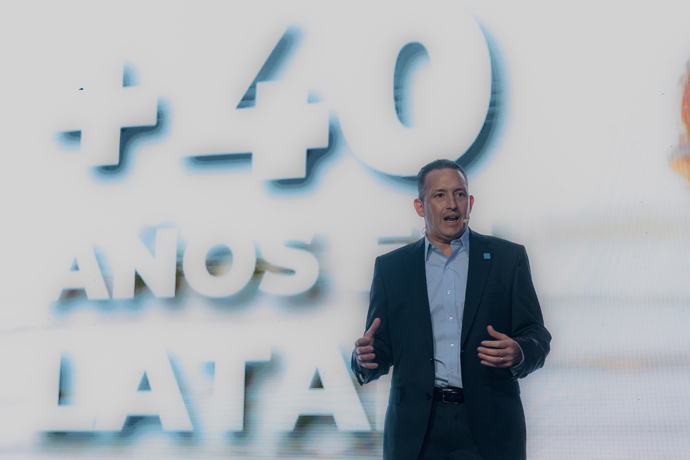 Ricardo Arango contando la historia de Bupa en Latinoamérica