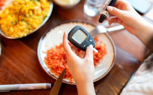 ¿Cómo bajar el azúcar en la sangre?: guía completa y práctica