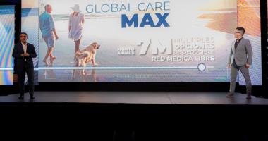 Reinaldo y Guillermo (equipo Bupa) presentando el producto Global Care Max