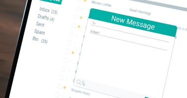 email-en-oficina